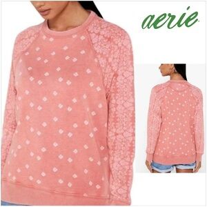 Aerie Women’s Coral vintage crewneck sweatshirt.
Size S
